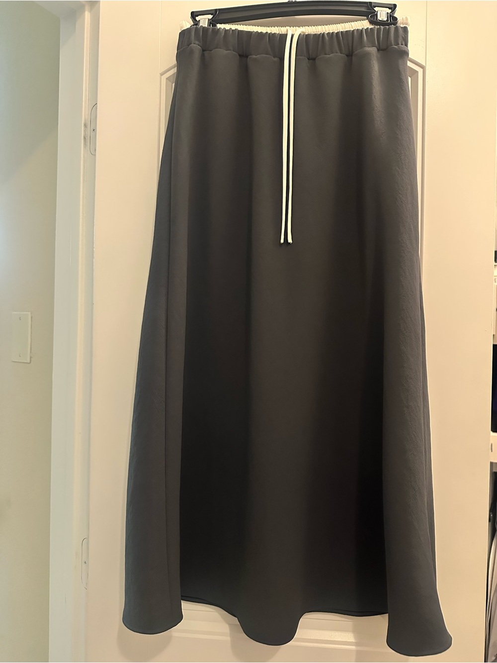 Aritzia Wilfred Gray Maxi Skirt with White Drawstring